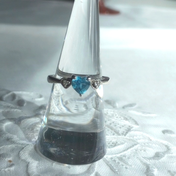 Sterling silver heart-shaped blue topaz with diamond accent ring - Picture 4 of 6